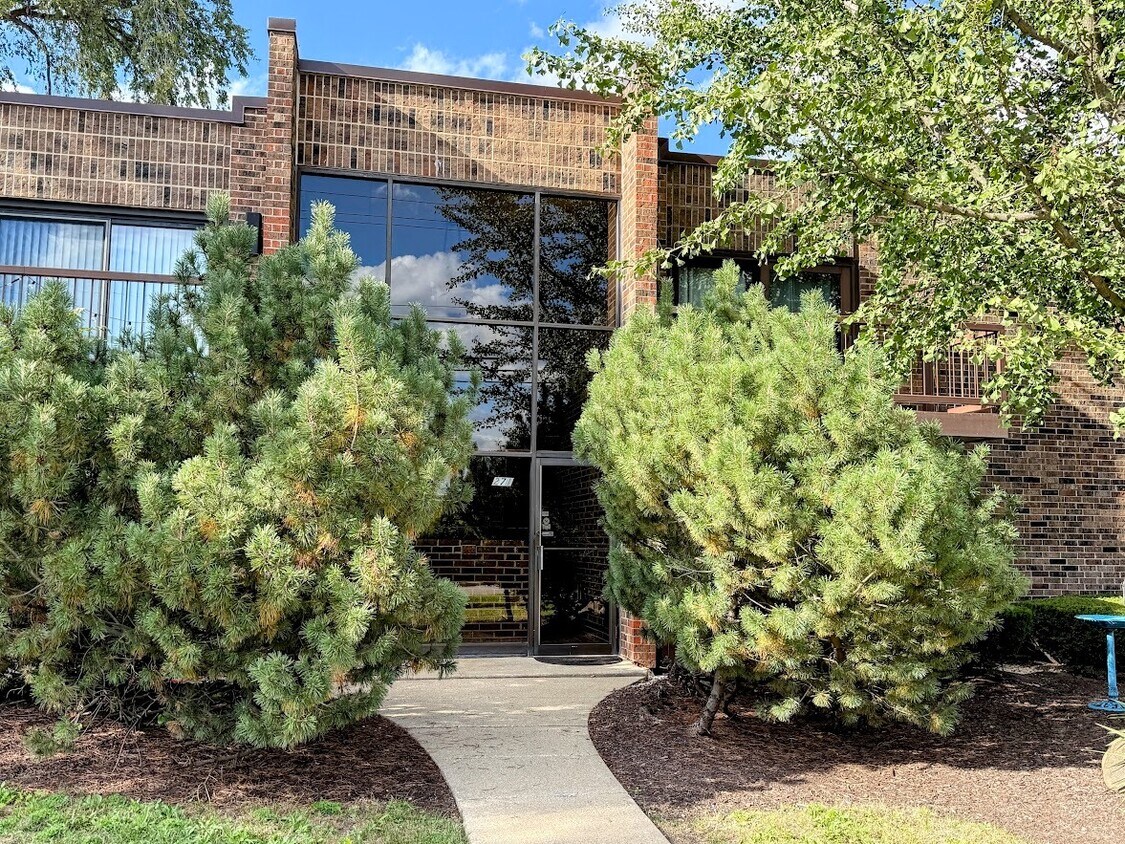 Foto principal - 271 W 1st St