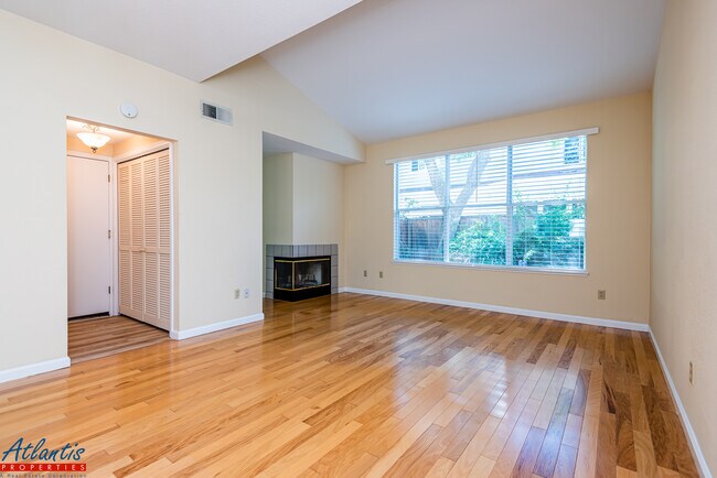 Foto del edificio - 437 Saint Julien Way