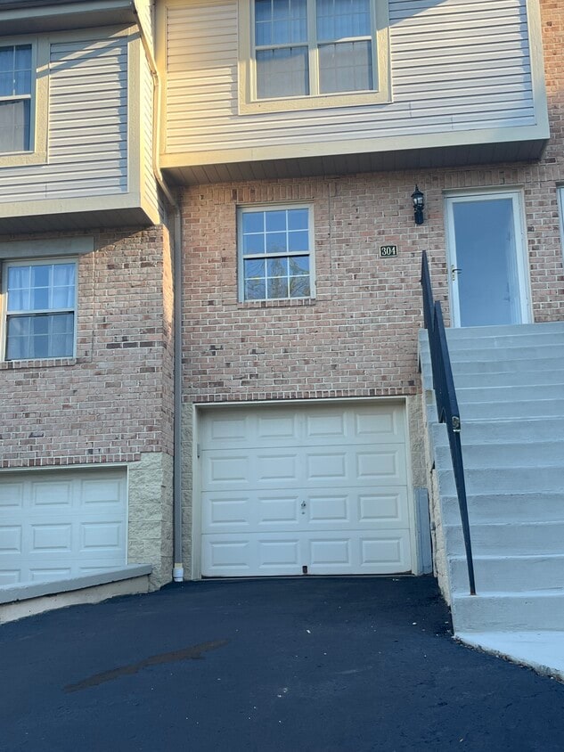 Vista frontal - 304 Berrington Ct