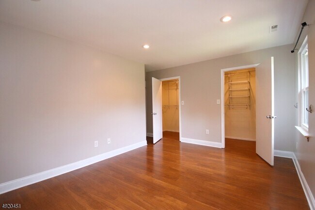 Foto del edificio - 1410 Normandy Ct