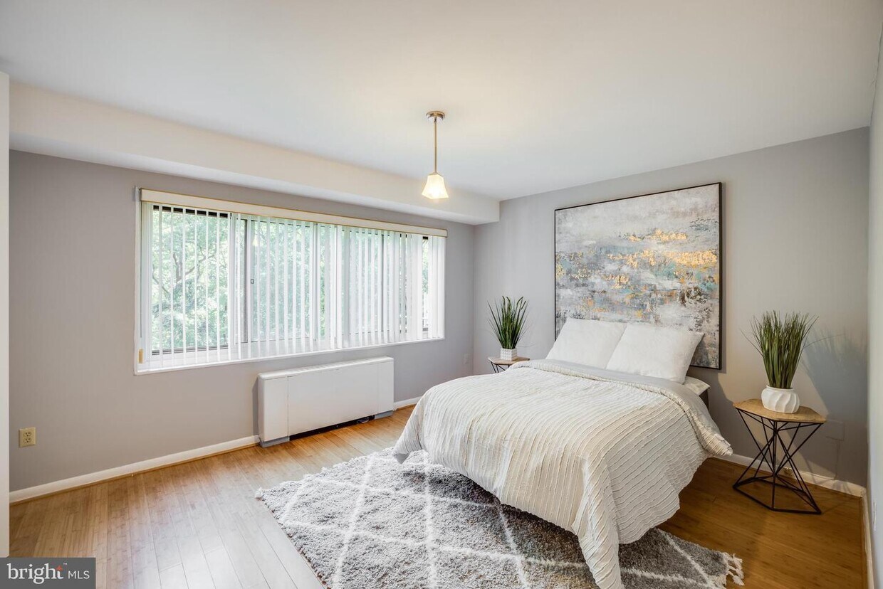Foto principal - 4201 Cathedral Ave NW