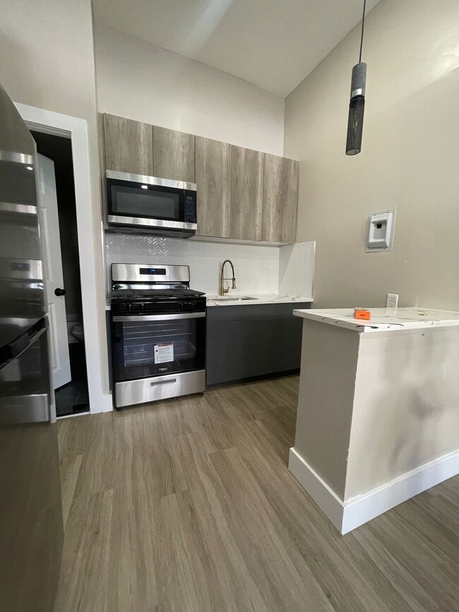 Building Photo - 474 Central Ave