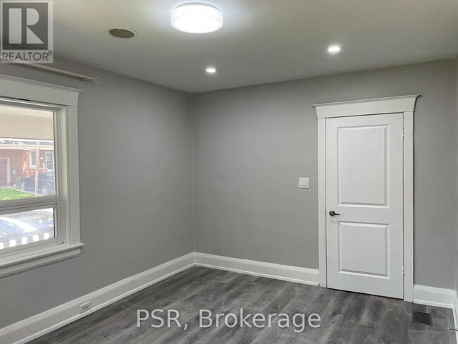 Photo du bâtiment - 377 Strathmore Blvd