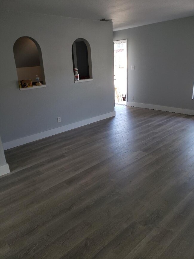 Foto del edificio - 405 Barlow Ave