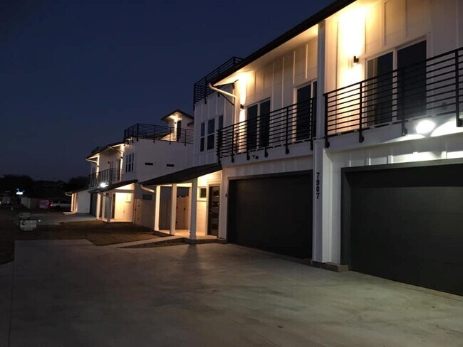 Building Photo - 7907 Brodie Ln