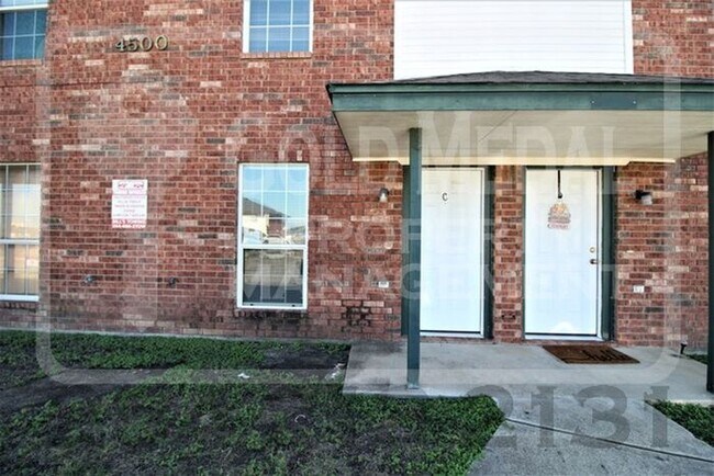 Foto del edificio - 4500 Sylvia Dr