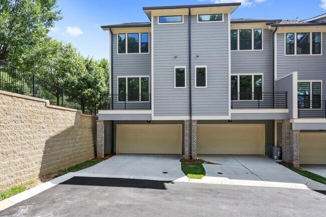 Foto del edificio - 3553 Blair Cir NE