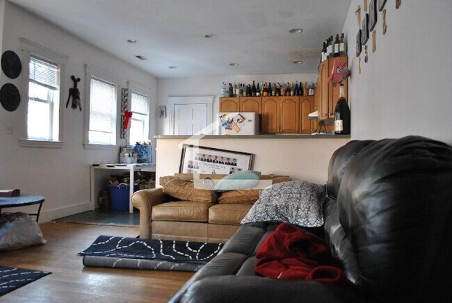 Foto del edificio - BU West Campus 5 Bed/2 Bath on Gardner St ...