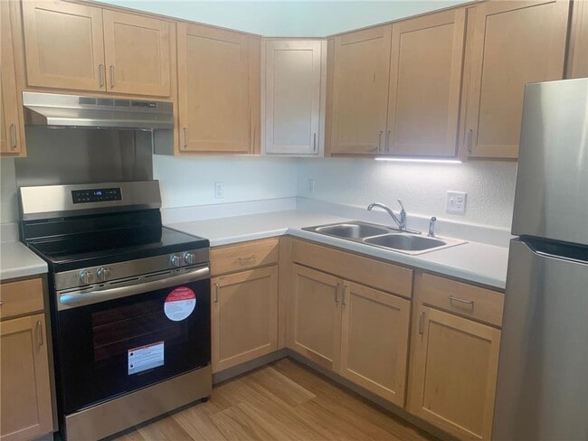 Building Photo - 801 W 5th St