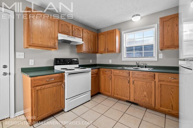 Foto del edificio - Charming Two Bedroom in the Heart of Clark...