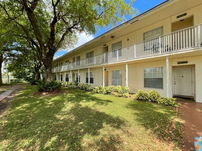 Building Photo - 2506 Riverside Dr