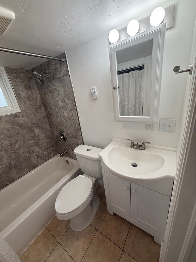 Building Photo - 311 N Broadway St