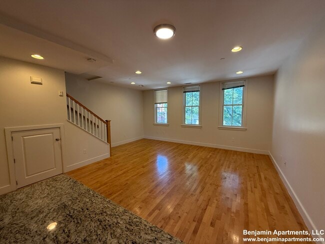 Building Photo - 137 2nd St