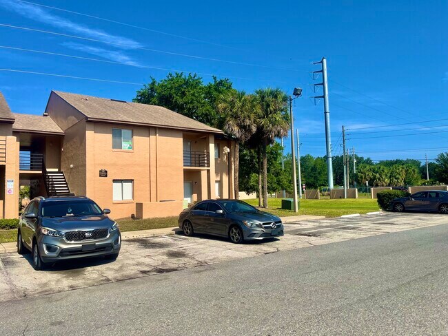 Building Photo - 5208 Via Hacienda Cir