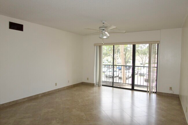 Building Photo - 208 Foxtail Dr