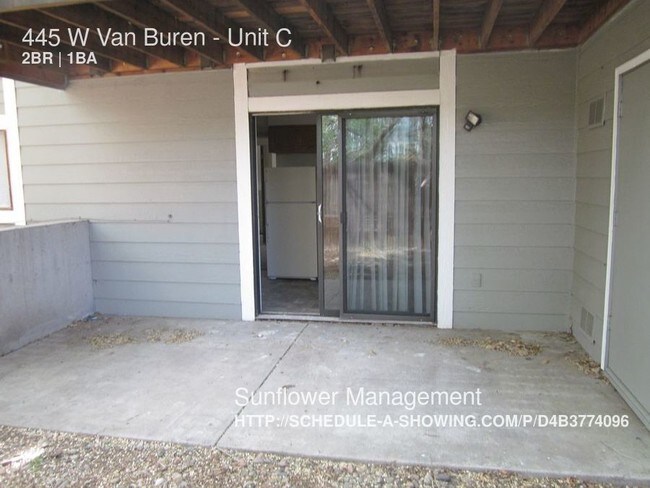 Building Photo - 2 Bed Nestled In Nice Downtown Community