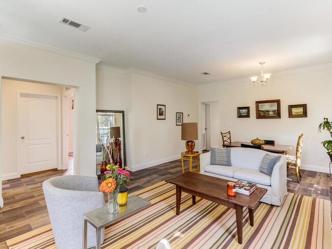 Building Photo - Historic Downtown Fernandina Home! Close t...