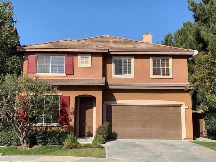 Foto principal - 4 BEDROOM WITH LARGE BACKYARD
