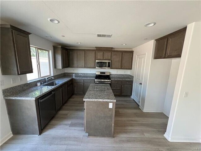 Foto del edificio - Stunning Canyon Hills Home