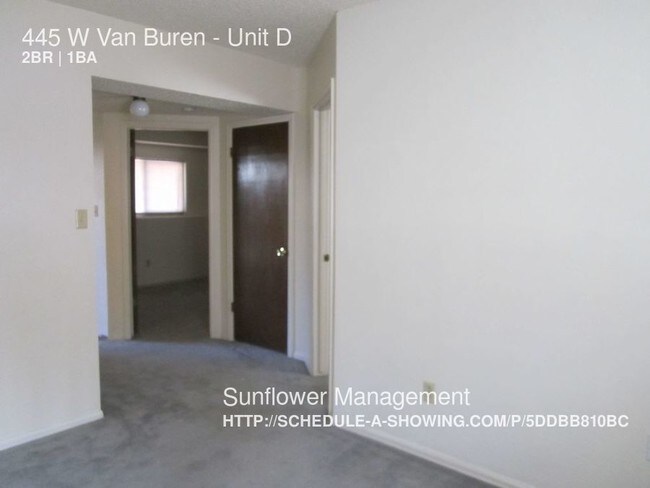 Building Photo - 2 Bed Nestled In Tranquil Downtown Community