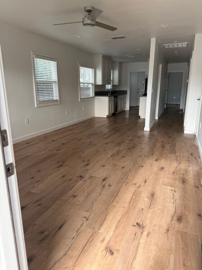 Foto del edificio - 4031-4033 Miller Way