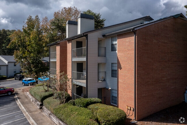 Building Photo - Royal Oaks Apartments