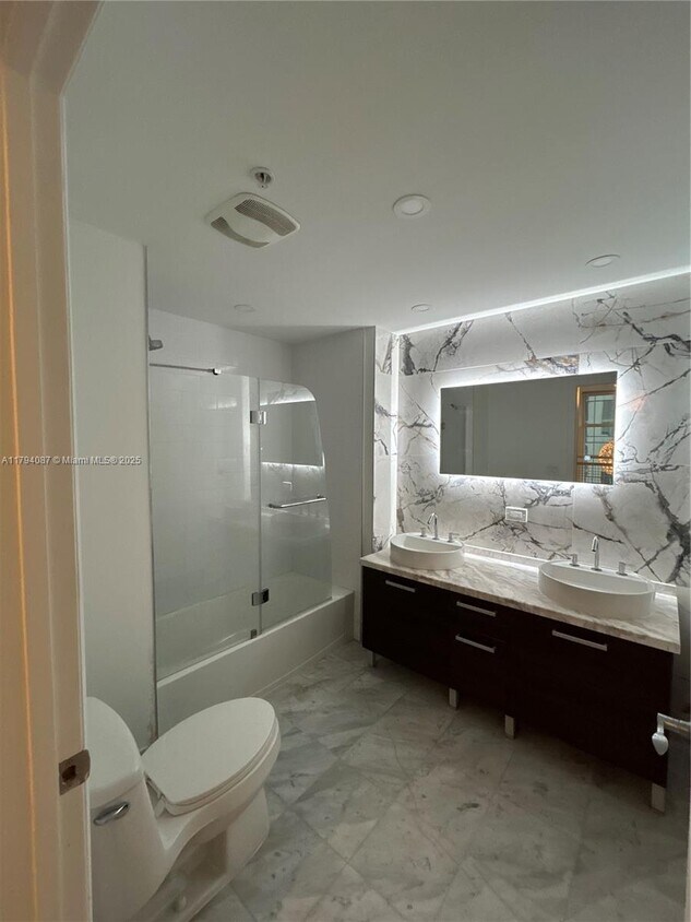 Primary Photo - 244 Biscayne Blvd