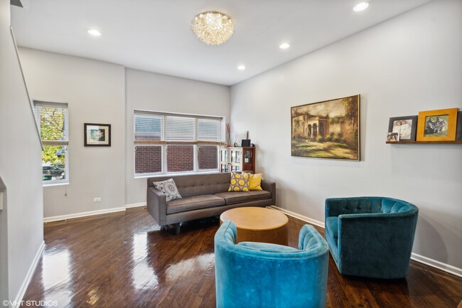 Foto del edificio - 4438 N Racine Ave