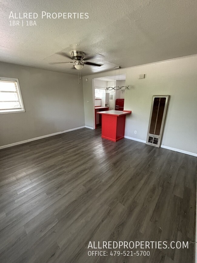 Foto del edificio - $300 OFF 1ST FULL MONTH'S RENT!!  ALL UTIL...