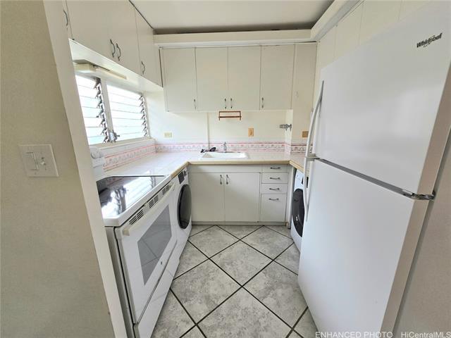 Building Photo - 2421 Ala Wai Blvd