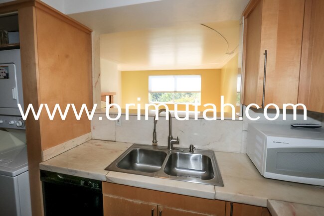 Building Photo - 1235 E 200 S