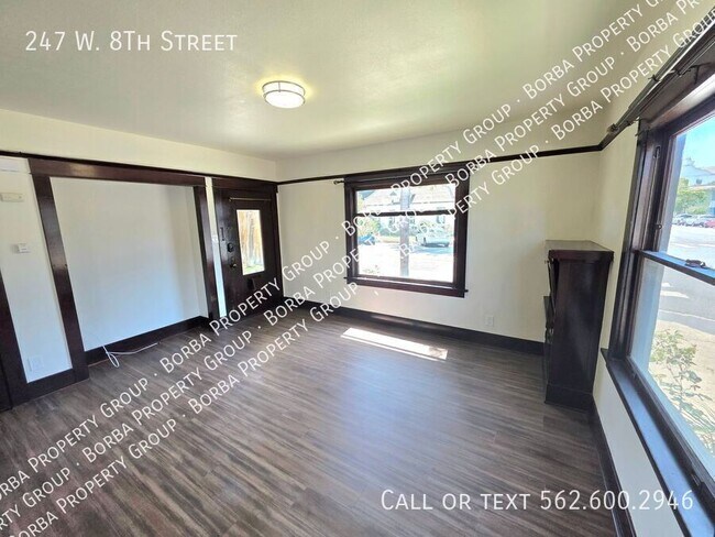 Foto del edificio - 247 W 8th St