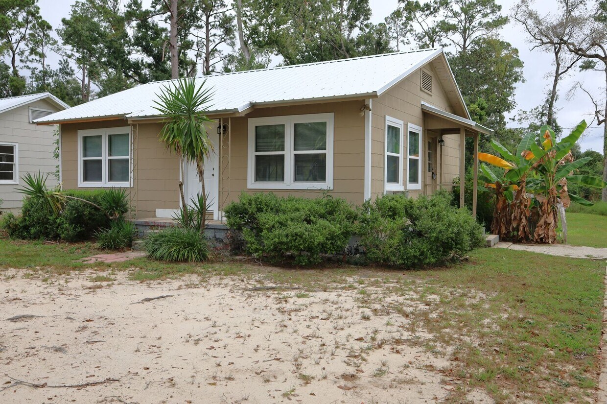Foto principal - 1705 Clover Dr