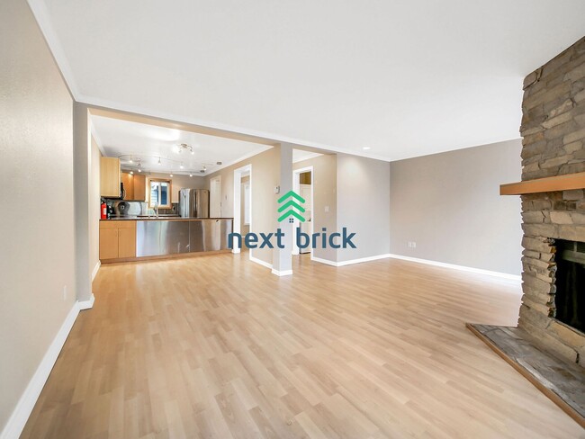 Building Photo - 2 Bed  2.5 Bath Townhome for Rent!
