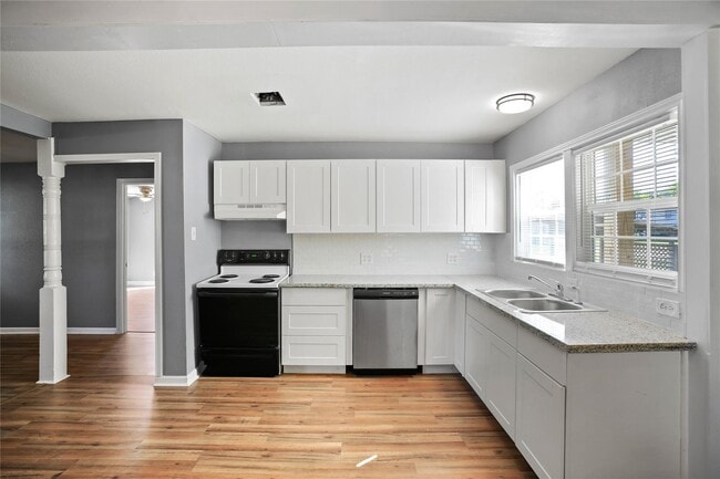 Building Photo - 1135 3rd Ave N