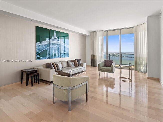 Foto del edificio - 1300 Brickell Bay Dr