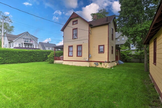 Building Photo - 32 Seaside Ave