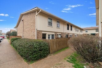 Building Photo - 2116 Hobbs Rd