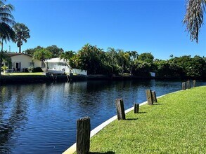 Building Photo - 3004 NE 5th Terrace