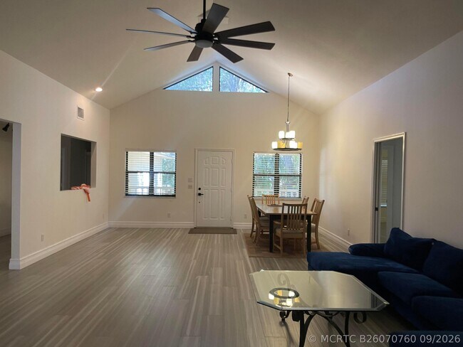 Foto del edificio - 2322 SE St Lucie Blvd