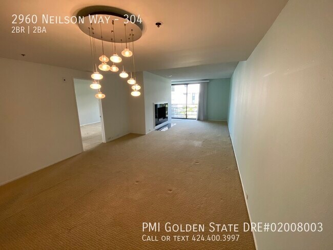 Building Photo - Fantastic 2 bedroom 2 bath unit in highly ...
