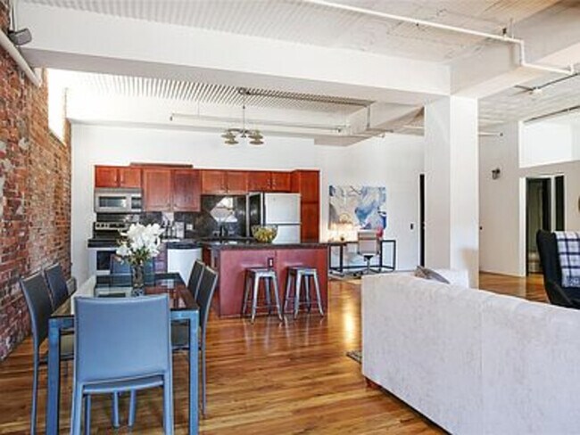 Building Photo - 2261 Blake St