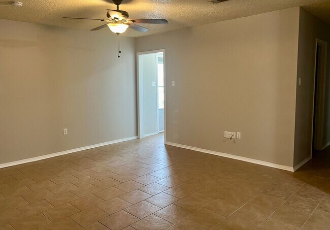 Foto del edificio - 3 bed/ 2 bath off Millerville @ Old Hammon...