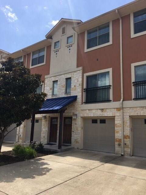 Building Photo - 13420 Lyndhurst St