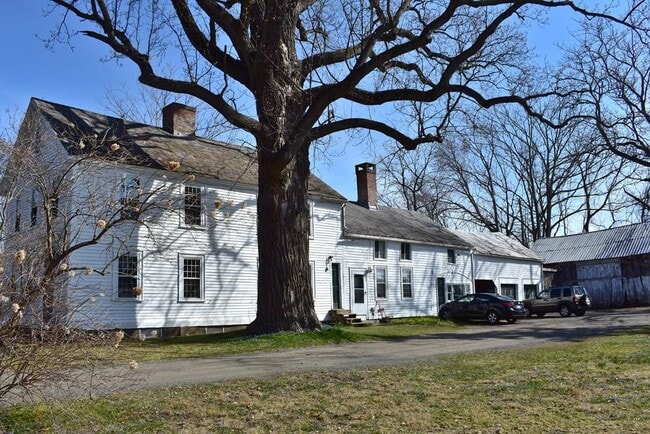 Building Photo - 190 Russell St