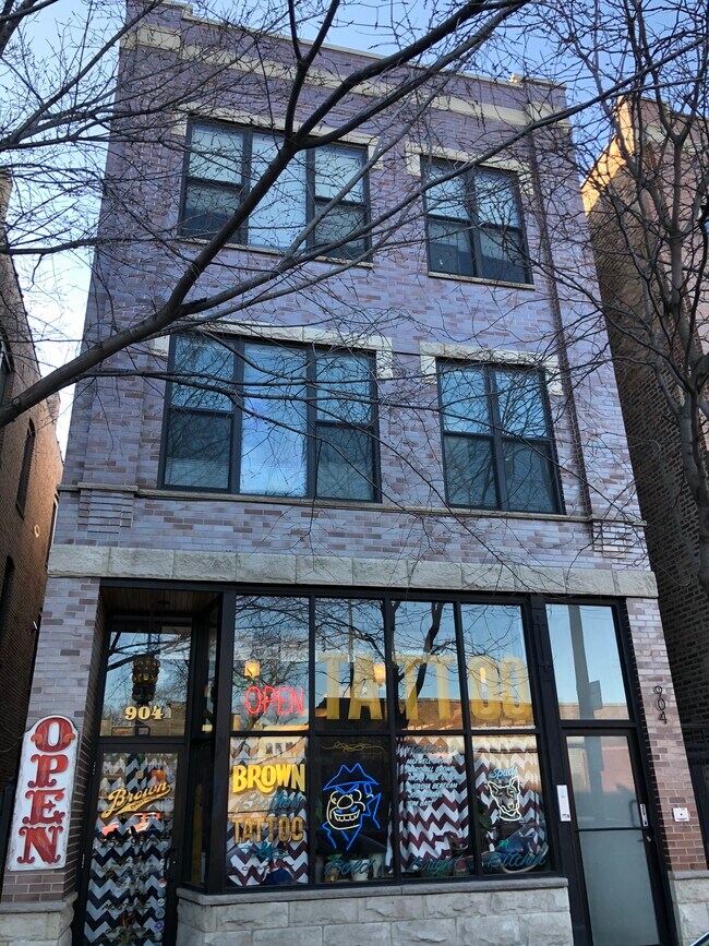 Building Photo - 904 N California Ave