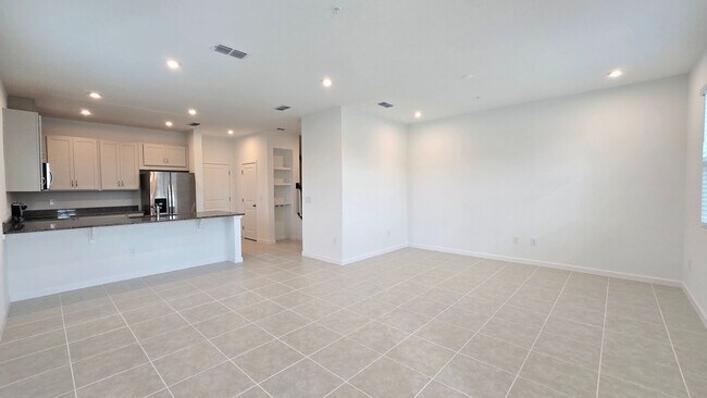 Foto del edificio - Brand-New Apopka 4Bed/2.5 Bath Townhome Avail for Rent! Be The first to Live Here!
