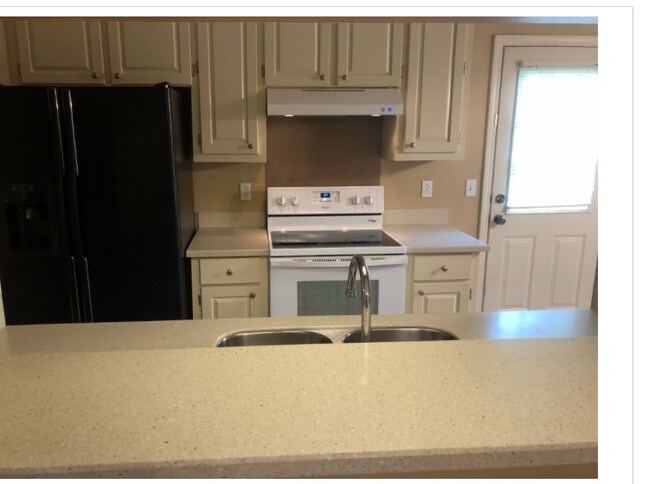 Cocina - 2887 W Barnett Springs Ave