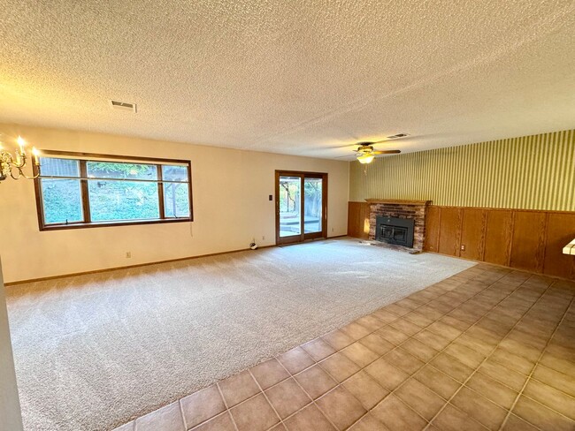 Building Photo - Super Cute Ranch Style 3 Bedroom 2 Bath in...
