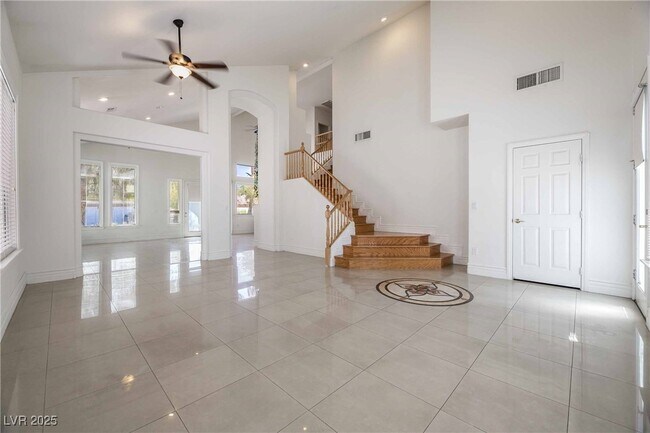 Foto del edificio - 212 Waterton Lakes Ave